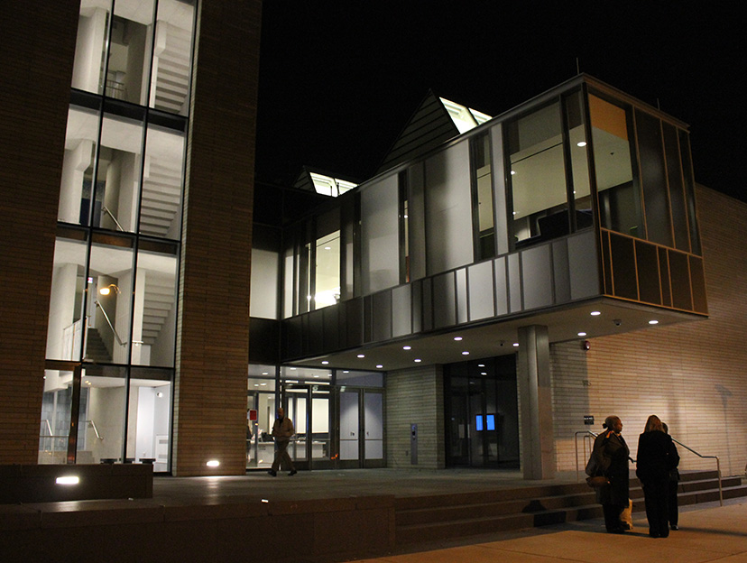 Entrance and cantilevered lounge, Reva and David Logan Center for the Arts, University of Chicago, Tod Williams Billie Tsien Architects