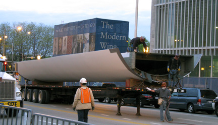 Section awaiting installation, Nichols Bridgeway, Chicago, Renzo Piano, architect