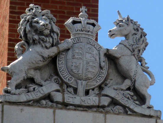 terra cotta coat of arms, Manor House, Chicago, J.E.O. Pridmore, architect